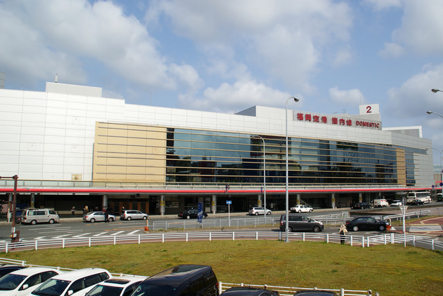 Fukuoka_Airport_-_Terminal_2_-_01