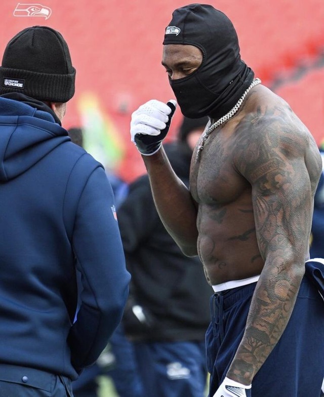 【画像】NFL選手の筋肉w w w w w