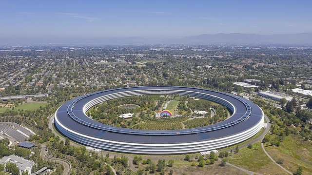 1024px-Apple_park_cupertino_2019