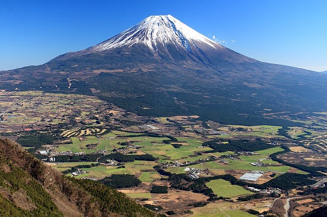 Asagiri_Highland_and_Mount_Fuji