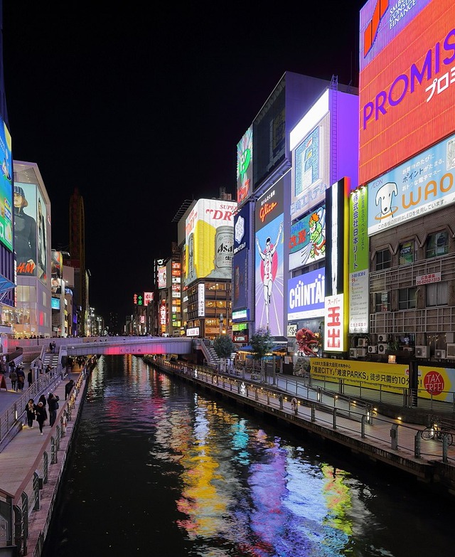 800px-Dotonbori,_Osaka,_at_night,_November_2016