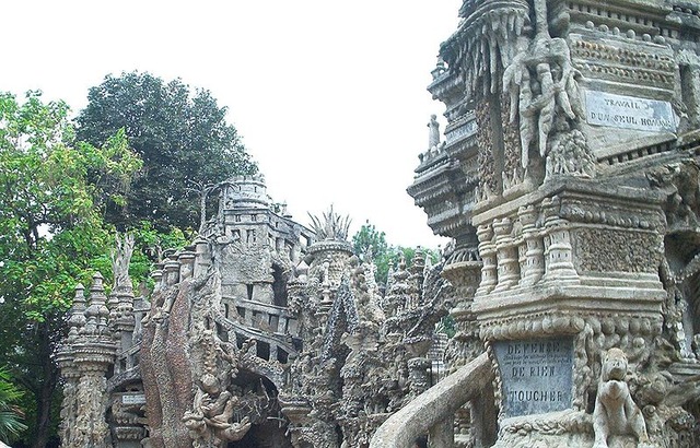 800px-Facteur_Cheval_-_Facade_Est