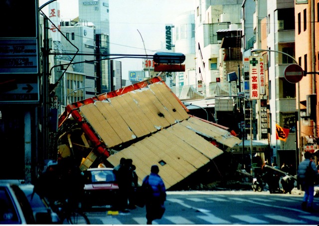 阪神大震災ってなんであんなに死者や仮設住宅の人が出たの？大阪と目と鼻の先じゃん
