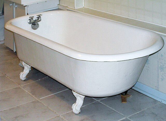 Clawfoot_bathtub