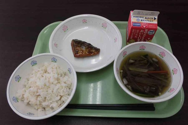 【衝撃】小学生の給食が“刑務所レベル”と炎上　保護者「毎日お腹すいたと帰宅」ネットで『貧相すぎる』と批判殺到