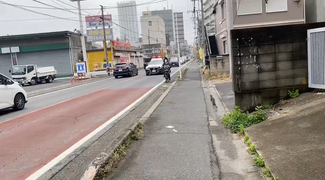 【動画】パトカーの前をチャリで走るだけで“詰み渋滞”発生する仕様、ガチでバレるｗｗｗｗｗ