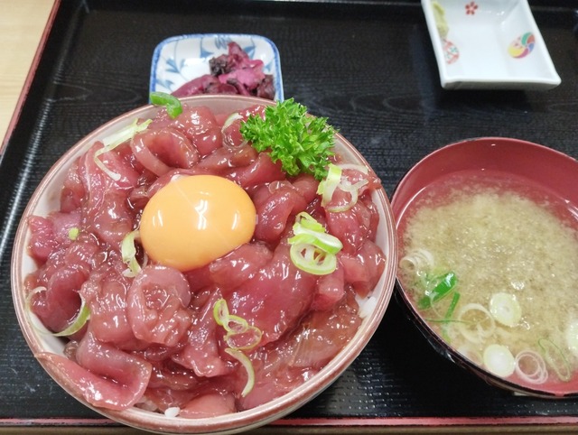 【朗報】青森のマグロ丼、ガチ