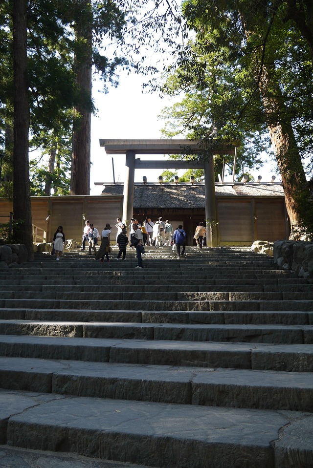 1280px-Naiku_Ise-jingu_Grand_Shrine_01