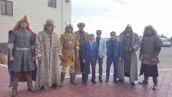 【画像あり】モンゴル系民族の体デカすぎるｗｗｗｗｗｗｗ