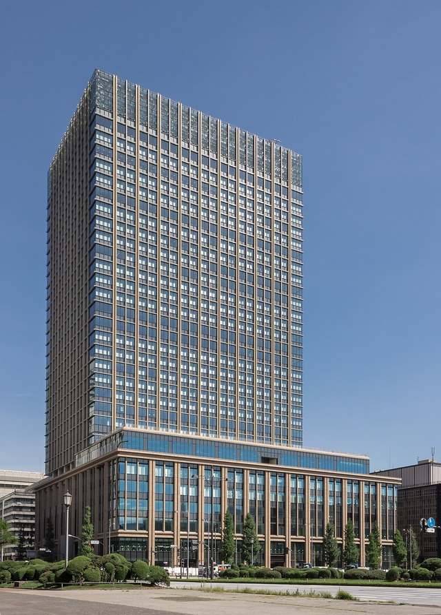 1280px-Marunouchi_Nijūbashi_Building