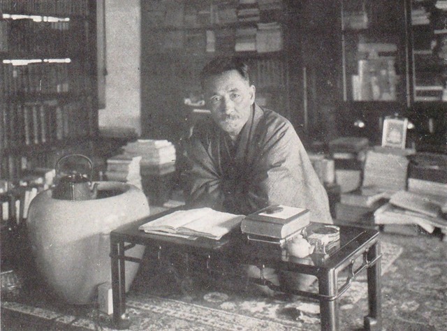 Natsume_Soseki_at_Soseki_Sanbo_in_1914