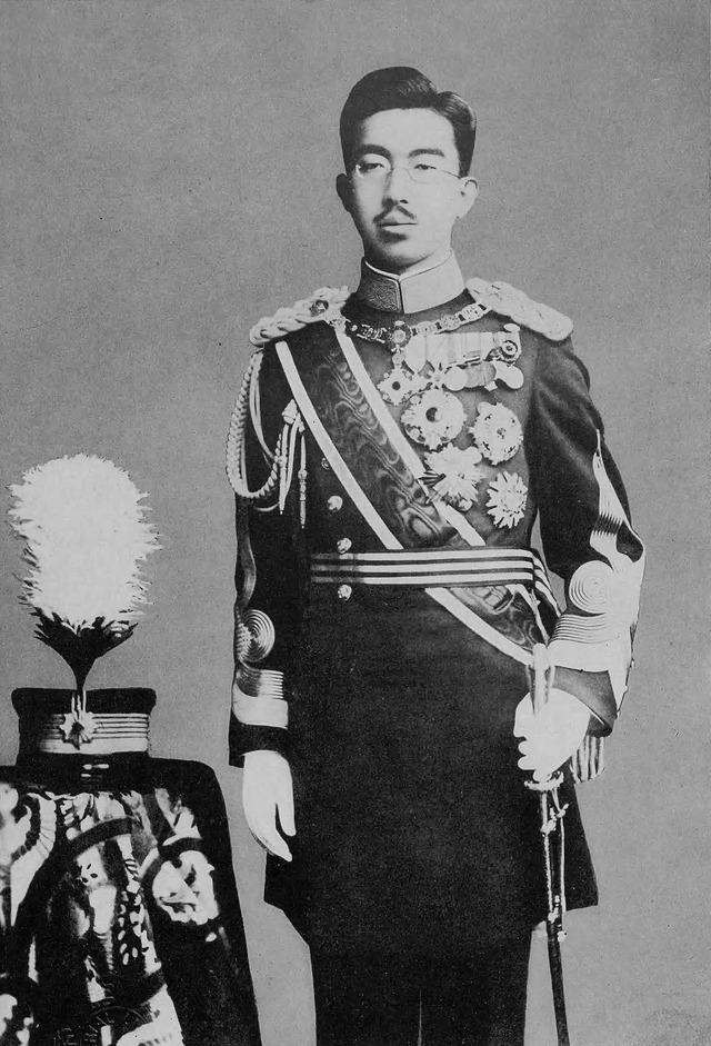 Emperor_Shōwa_official_portrait_1