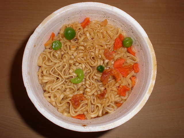 800px-Nissin_Cup_Noodles_shrimp_flavor_cooked