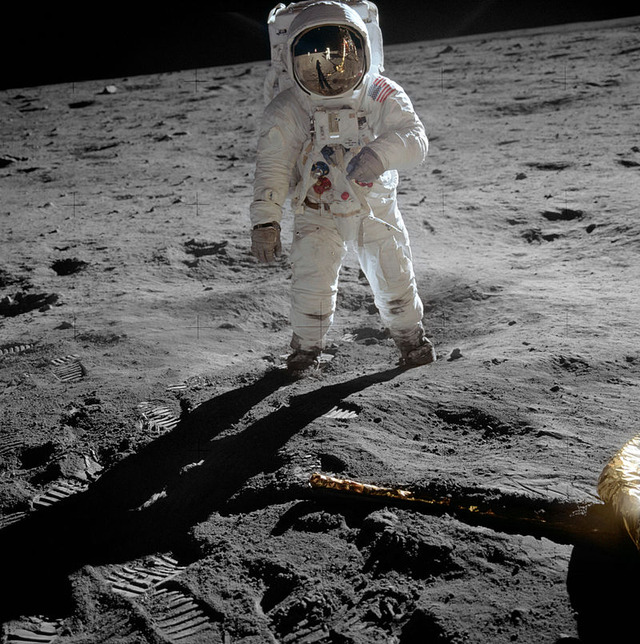 800px-Aldrin_Apollo_11_original