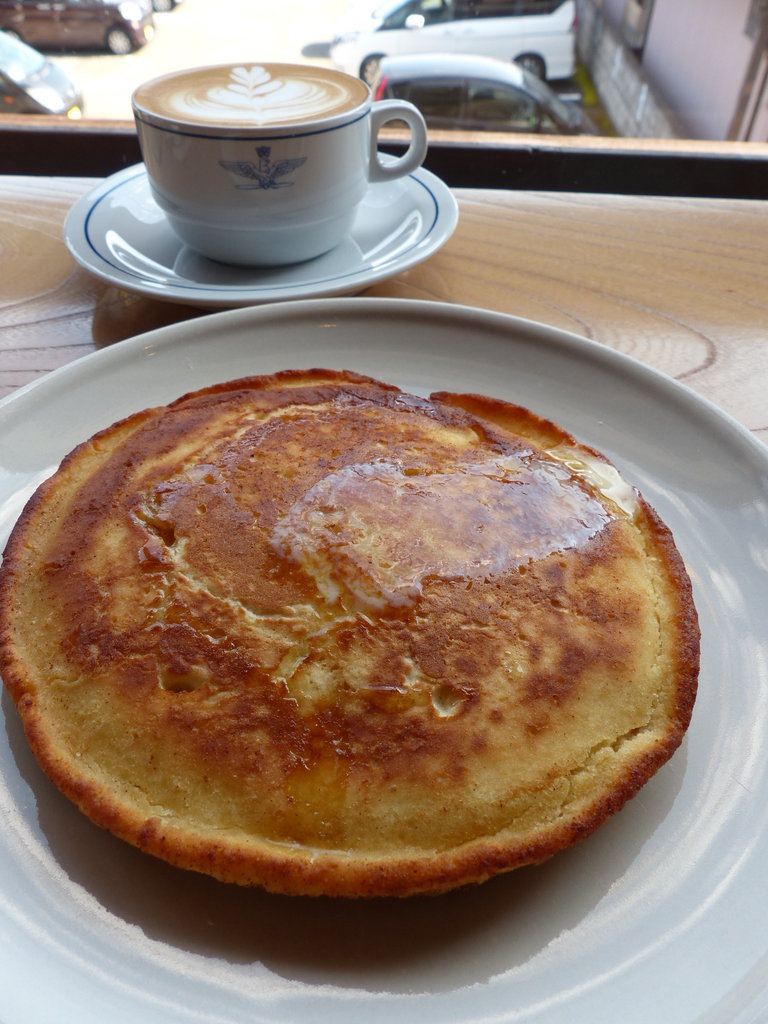 ホットケーキとカフェラテ カフェヒラナガ 福島市飯坂町 お気楽ネコののんきな日々 屋根裏