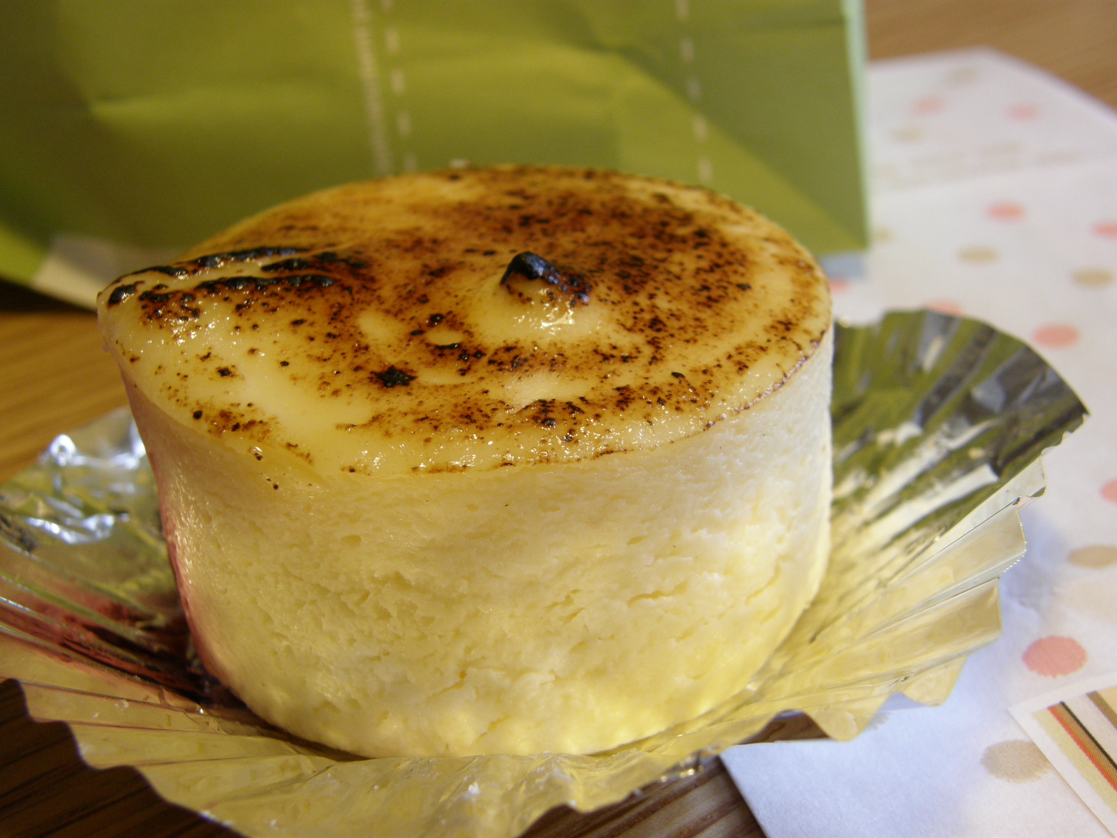 ほぼ例外なくみんな ミルクチーズケーキ を買う 御献上カスティーラ 秋田県秋田市保戸野桜町 お気楽ネコののんきな日々 屋根裏