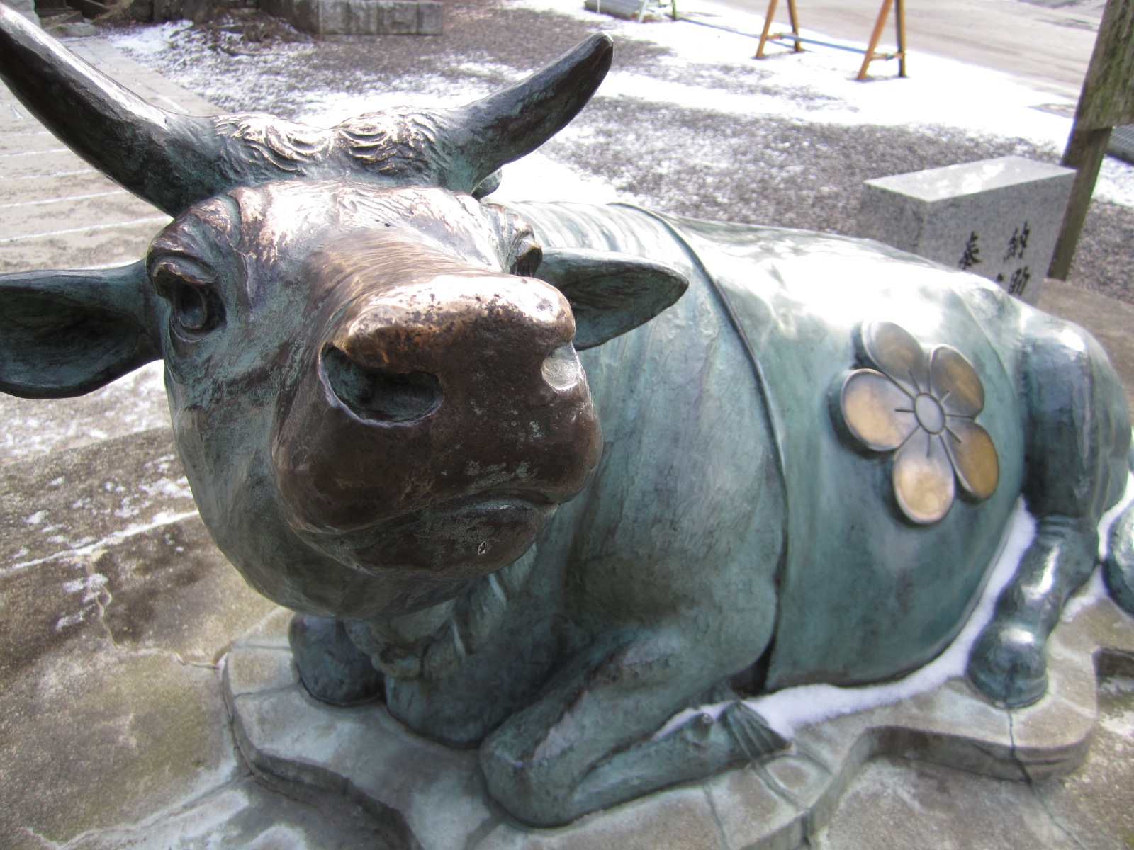 鏡開きってしめ飾りを納める日じゃないの 福島縣護國神社 福島市駒山 お気楽ネコののんきな日々 屋根裏