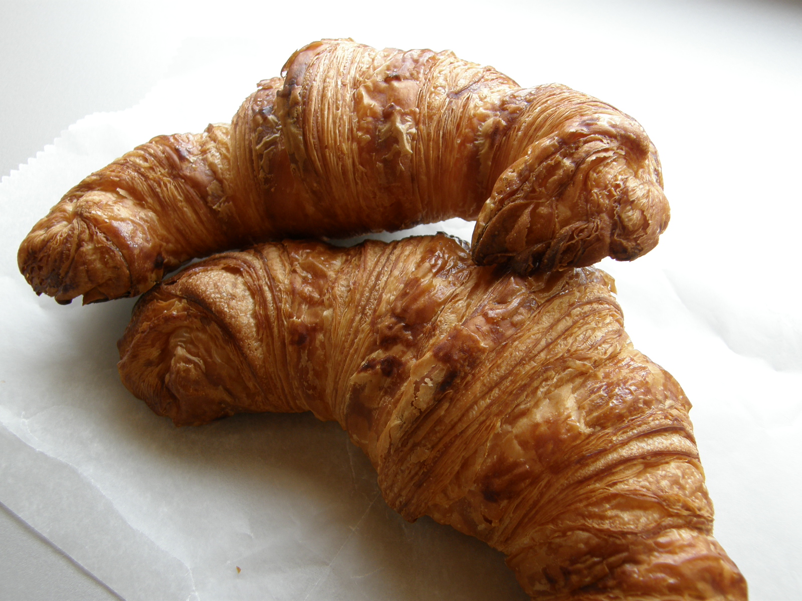 ケーキ屋さんにクロワッサンがあったので 買ってみました Patisserir Votre ヴォートル 福島市大森 お気楽ネコののんきな日々 屋根裏