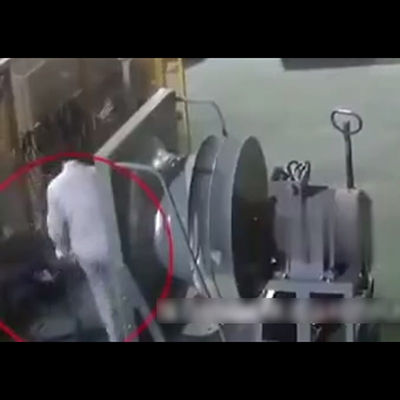【閲覧注意】工場作業員、巨大な機械に吸い込まれ瞬時に粉砕される…(動画あり)