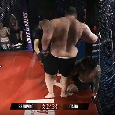【衝撃】体重212kgのパワーリフティング選手が格闘技に参戦!ヘビー級ファイターをたった20秒で…