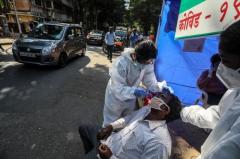 インドで原因不明の病が拡散 口から泡を吹いて倒れる人が続出