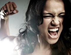 「何すんじゃ、あほんだら！」 ５２歳女性の胸触った男 女性に一喝され逃走 神戸市