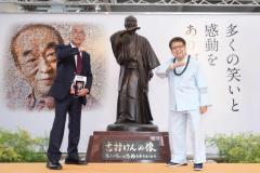 帰ってきた「アイーン」…志村けんさん銅像、出身地・東村山で除幕式 東京都 東村山市