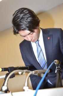 「女性とホテルでお会いしたことは事実です」宮崎謙介氏は直撃取材に…《4年ぶり2度目の不倫発覚》