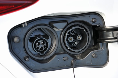 新型トヨタ・プリウスPHV