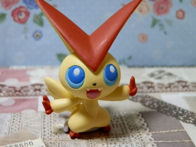 モンコレ ビクティニ : にゃん太のポケモン日記