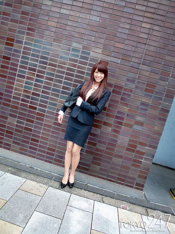 変態ドMっ娘4OL制服で散歩する画像 (2)