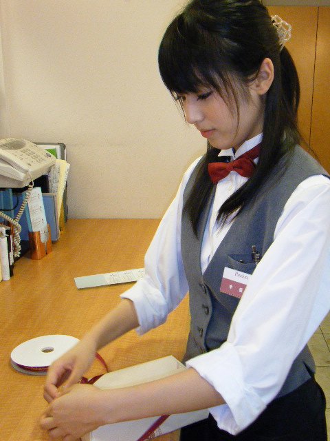 本仮屋リイナ9ケーキ屋さんでアルバイト