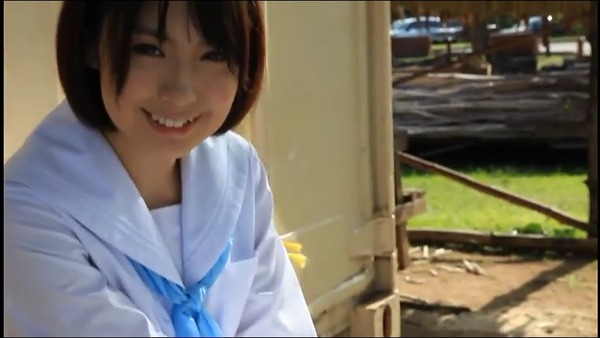 佐武宇綺７海辺で制服画像 (5)