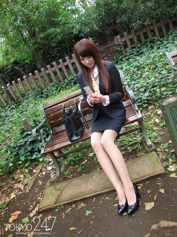 変態ドMっ娘4OL制服で散歩する画像 (6)