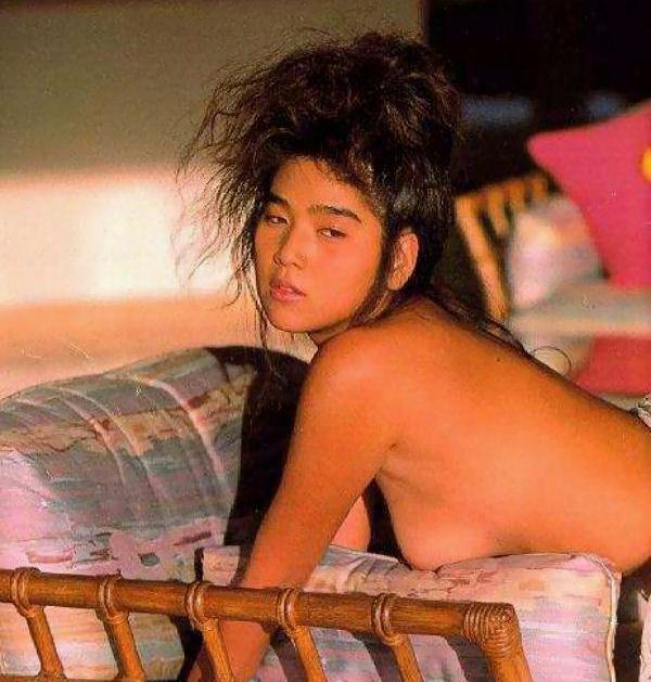 飯島直子1美乳首画像 (5)