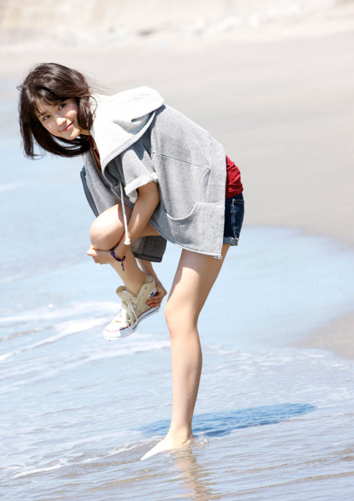 有村架純4浜辺ビキニ水着 (4)