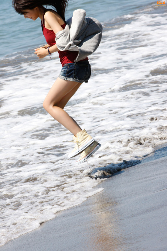 有村架純4浜辺ビキニ水着 (2)