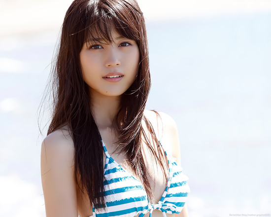 有村架純8縞ビキニ水着 (7)