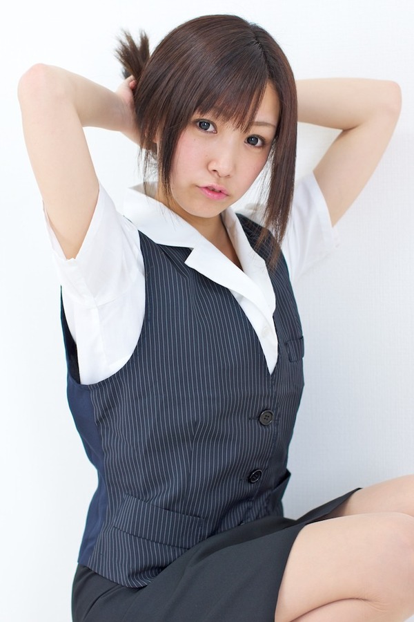 胡桃沢まみ7OL制服姿 (3)