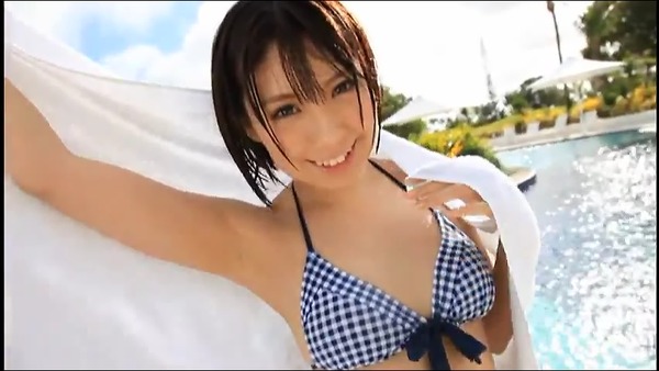 佐武宇綺2プールででビキニ水着画像 (2)