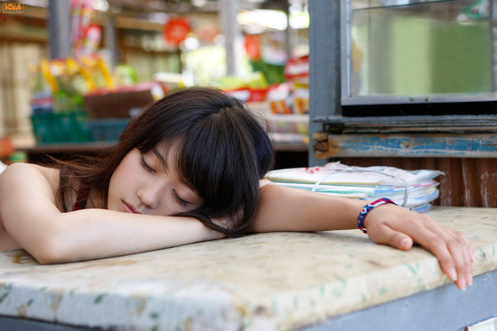 有村架純5浜辺でビキニ水着 (3)