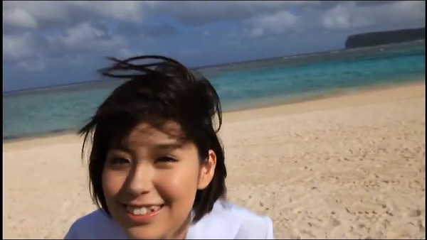 佐武宇綺７海辺で制服画像 (2)