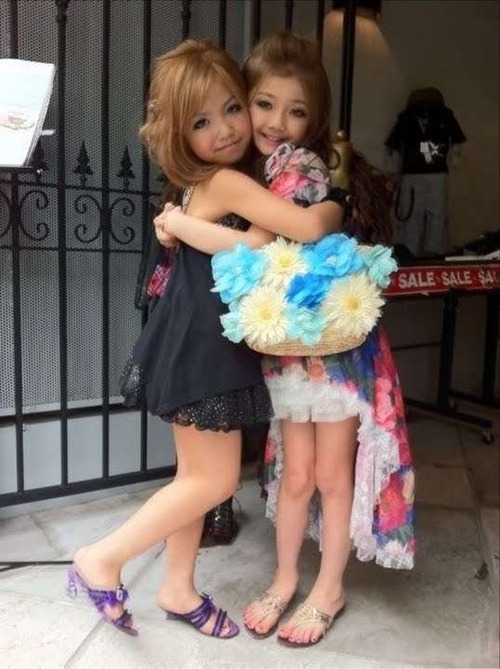 おしゃれ好きな女子小学生 (1)