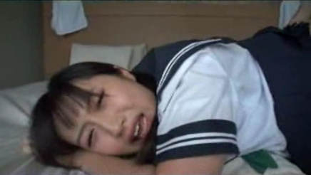 未成年（四七七）変態巨根男とパイパン制服少女 03(18)