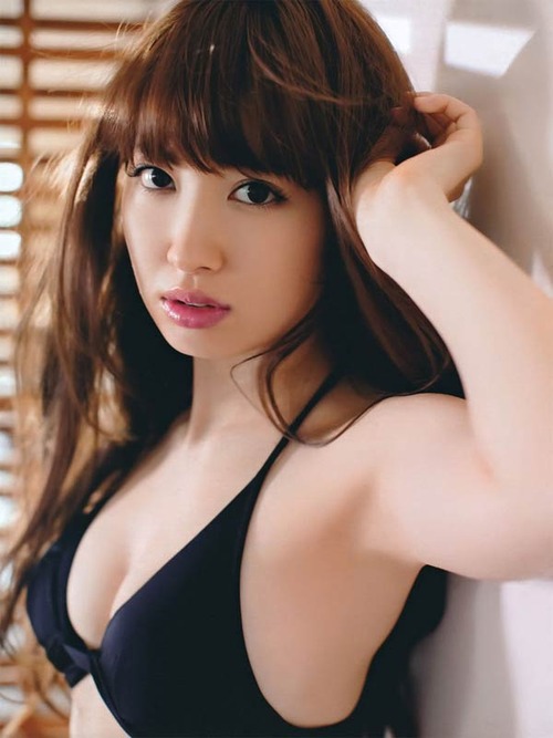 AKB小嶋陽菜のエロいグラビア画像011