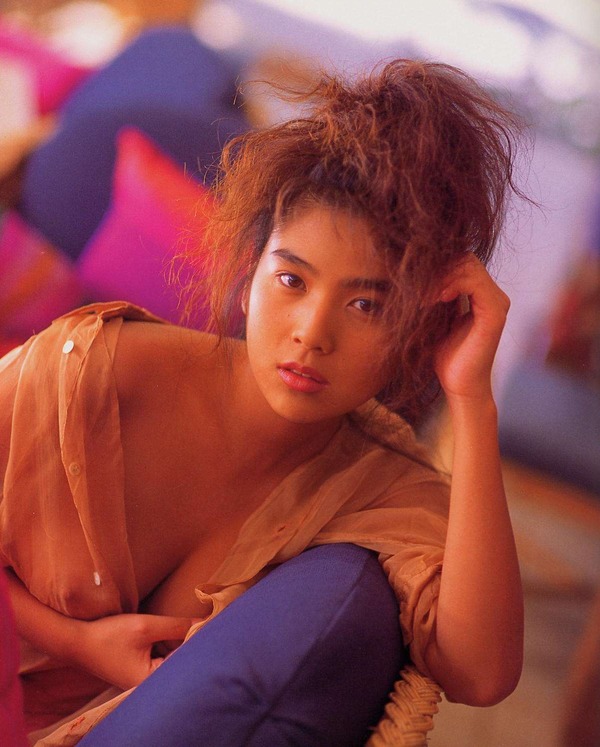 飯島直子1美乳首画像 (1)