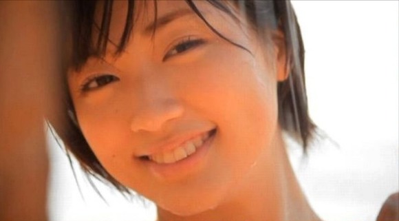 相楽樹2同級生3白ビキニ水着画像 (8)