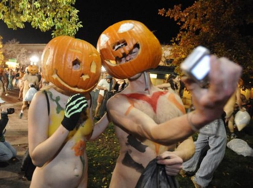 本場のハロウィンの仮装03