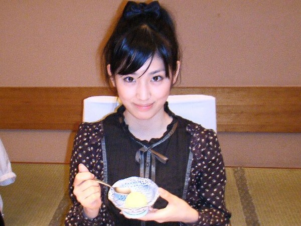 本仮屋リイナ9食事中の画像 (7)
