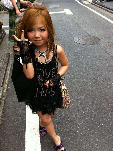 おしゃれ好きな女子小学生 (2)